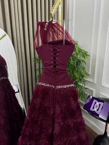 فستان سهره ورود بارزه وكلوش لون عودي من متجر جوهره...