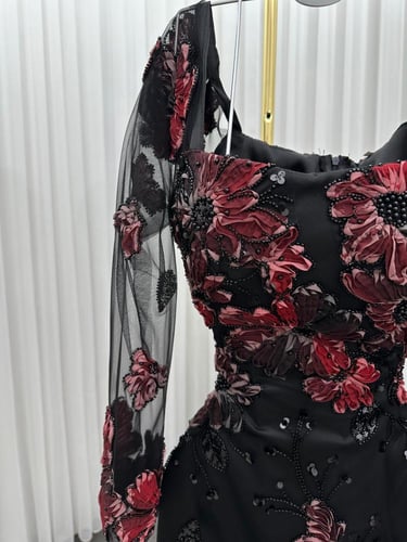 فستان سهره اللون اسود نوع القماش قطعه تل شك علا ور...