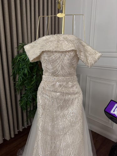 فستان اوف وايت مطرز