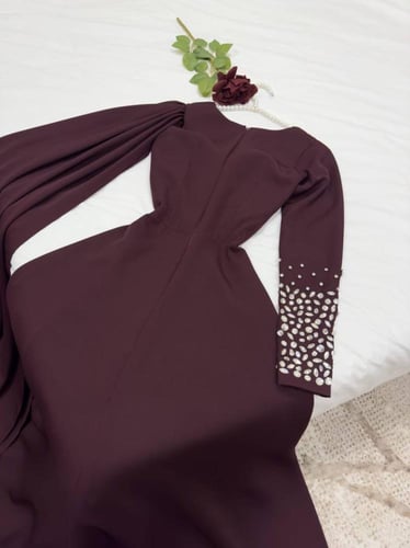 فستان الاحمر شهد الشمري