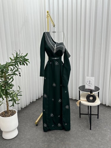 فستان سهره اللون احمر و اخضر بترولي نوع القماش بار...