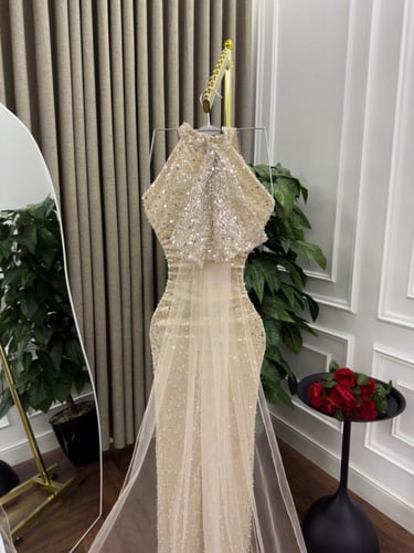 فستان سهره اللون بيج خامه تل مطرزه بلول وخرز من مت...