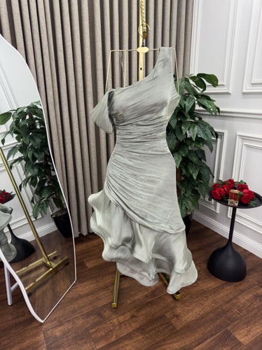 فستان كرنكل للعيد ميدي ناعم مبطن طبقات من الكشكش ج...