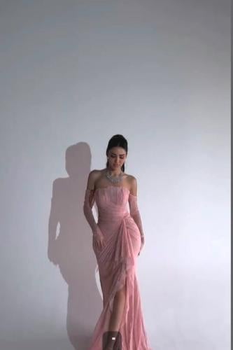 فستان سهره اللون لحمي خامه دانتيل وفصوص رزكون MN