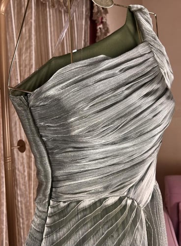 فستان زيتي خامه كرنكل بكسر انسيابيه من متجر جوهره...