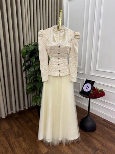 فستان مكون من قطعتين توب باكمام طويله بخامه راقيه...