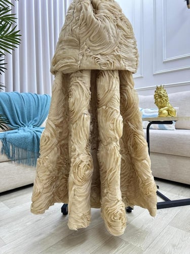 فستامن سهره اللون ذهبي القماش صدريه باربي بطريز يد...