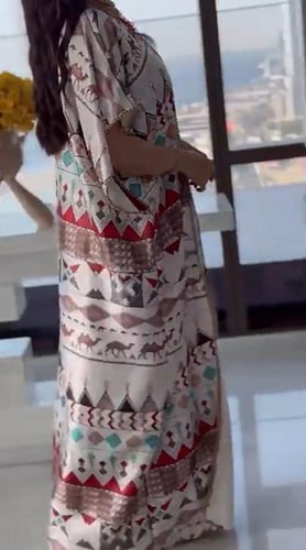 جلابية نسائية مع بشت بتصميم عربي