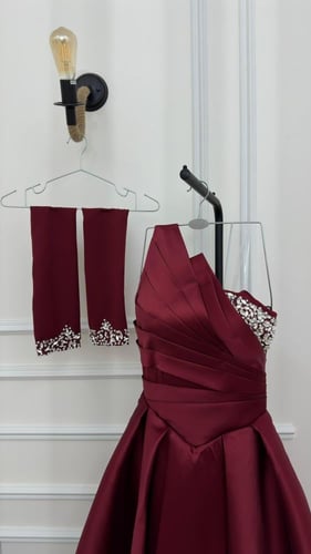 فستان سهرة عنابي