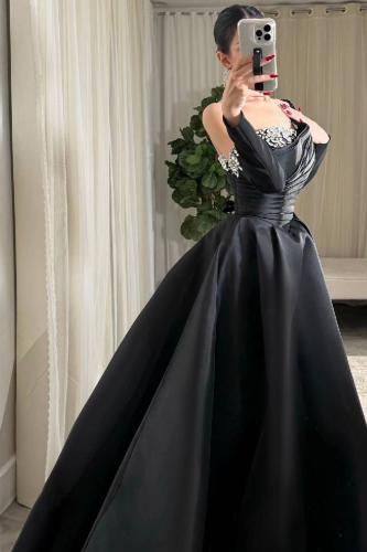 فستان سهرة أسود