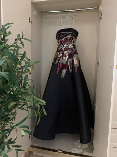 فستان سهرة فخم بتطريز أنيق