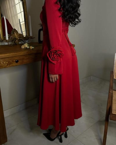 فستان احمر ميد