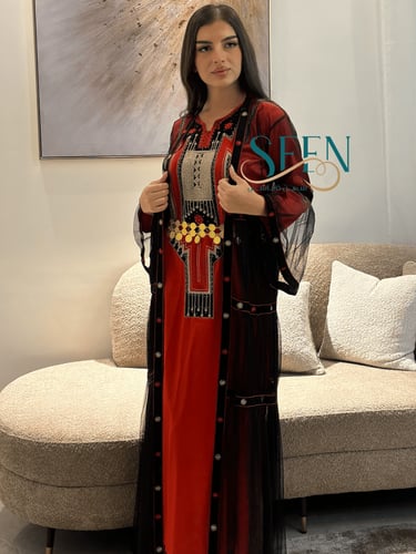 جلابية عسيرية لون أحمر مطرزة