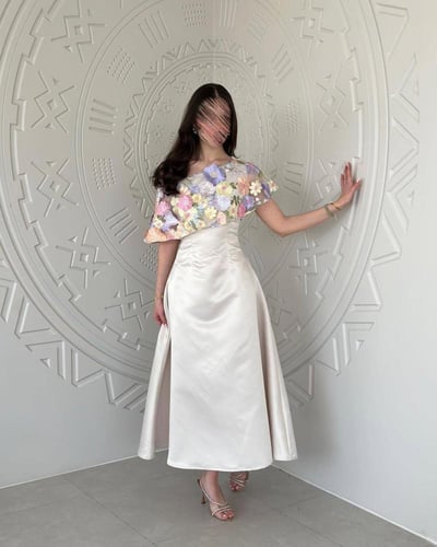 فستان جذاب مميز بالورود الملونة