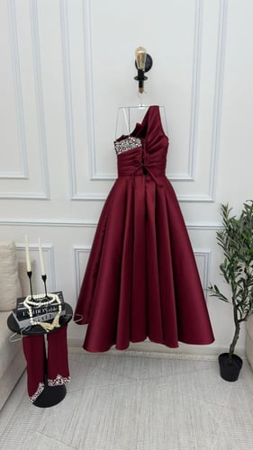 فستان سهرة عنابي