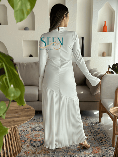 فستان ابيض ناعم