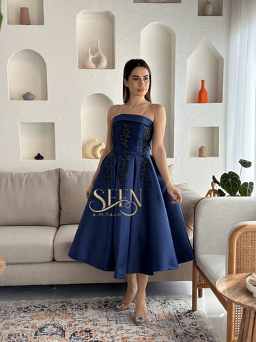 فستان كحلي غامق