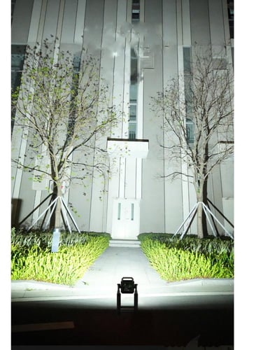 مصباح عمل احترافي مع حامل تلسكوبي قابل لإعادة الشح...