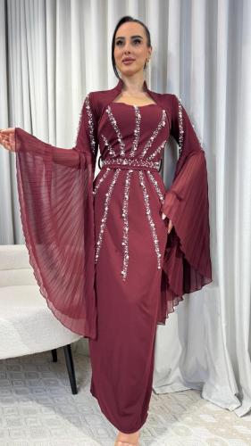 فستان سهره أكمام طويله اكسسوارات