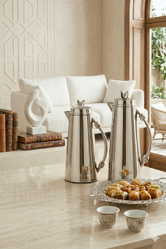 A set of hospitality teapots for tea and coffee with a luxurious and modern design for elegant serving sessions 1 liter / 700 ml