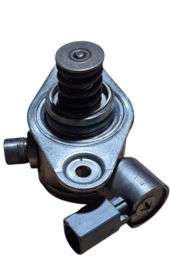 High pressure fuel pump Mercedes Benz number A2011...