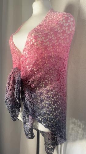 شال على شكل مثلث