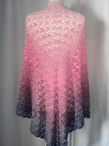 شال على شكل مثلث