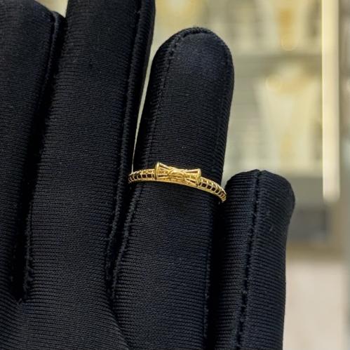 The bow-shaped ring, 21 karat