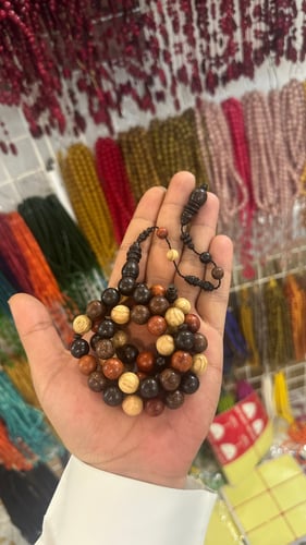 سبحة من اخشاب متنوعة