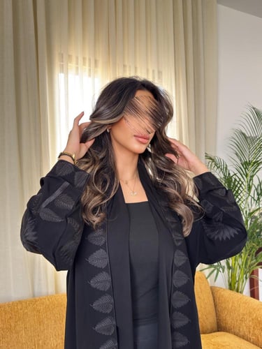 عباية رقم 204 ( عباية الأناقة الفاخرة)