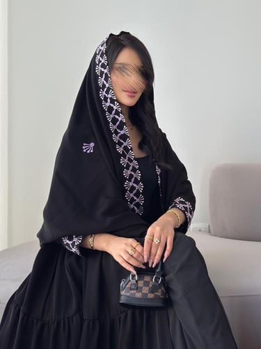 عباية رقم 300 ( عباية فاخرة بالأناقة الموفية)