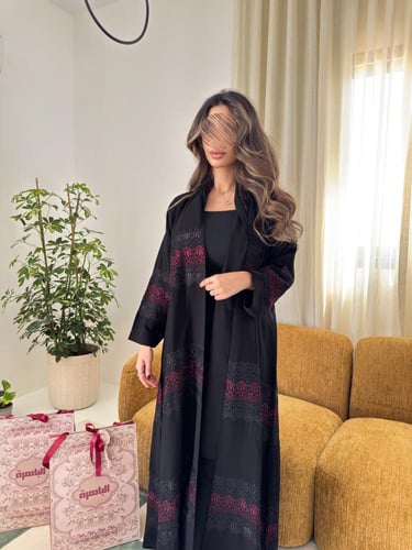 عباية رقم 203 ( عباية الفخامة الساحرة )