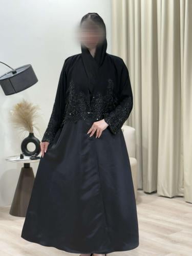 عبايه ربع كلوش سوداء مطرزة