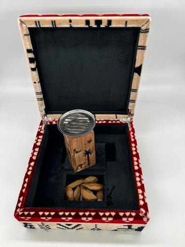 صندوق فاخر بقماش المخمل المطبوع برسومات شعبية يحتو...