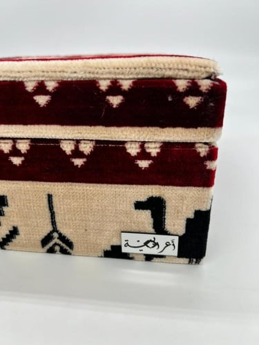 صندوق فاخر بقماش المخمل المطبوع برسومات شعبية يحتو...