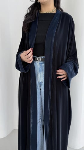 عبايه مخمل كحلي مع ازرق ربع بشت