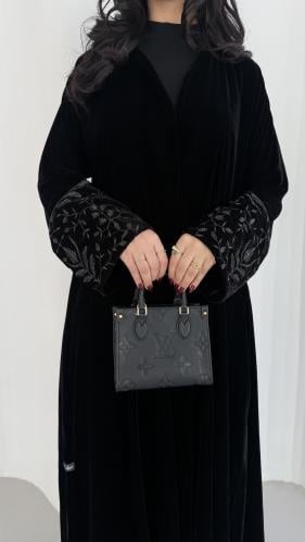 عباية شتويه مخمل اسود نص كالوش بااكمام مخمل مطرز