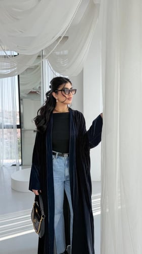 عبايه مخمل كحلي مع ازرق ربع بشت