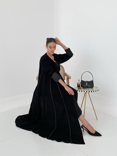 عباية كريب اسود ناعم قصة كلوش