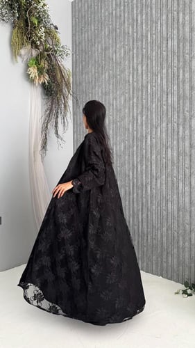 113 عبايه دانتيل نص كلوش ببطانة