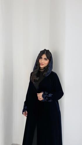 عبايه شتويه مخمل كحلي نص كالوش