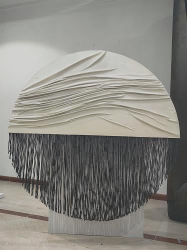 A circular board with a diameter of 120 cm