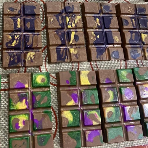 لوح شوكلاتة حجم صغير بالكنافة والكندر