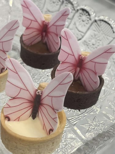 التارت الفاخر بحشواته المتنوعة وأشكاله المبتكرة