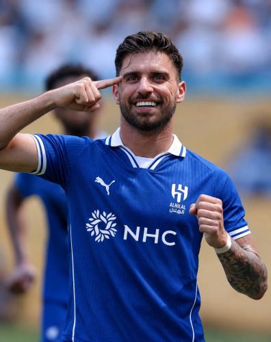 تيشيرت الهلال الخاص بالمتجر