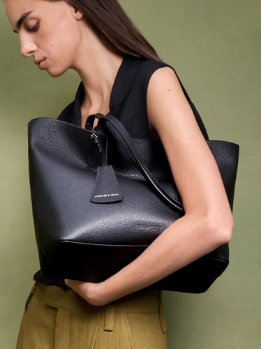 حقيبة تشارلز اند كيث charles and keith