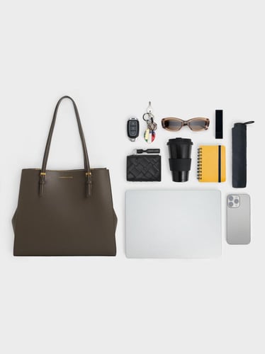 حقيبة تشارلز اند كيث charles and keith