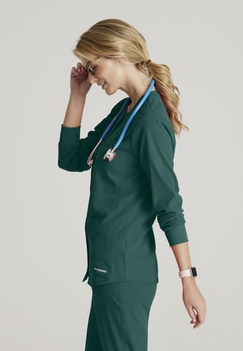 بلوزة سكراب Stability باللون أخضر غامق من سكيتشرز