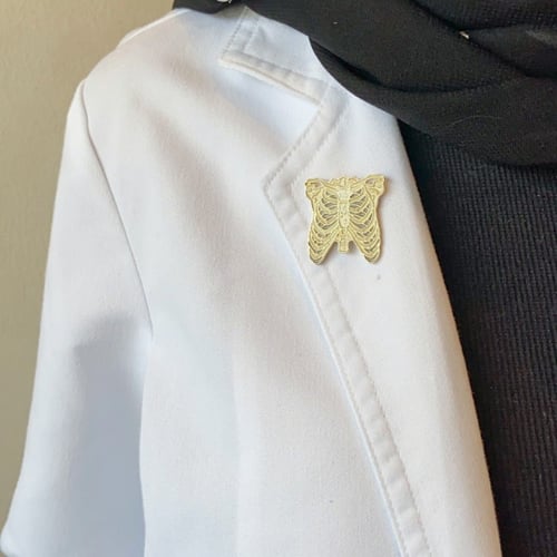 دبوس قفص صدري