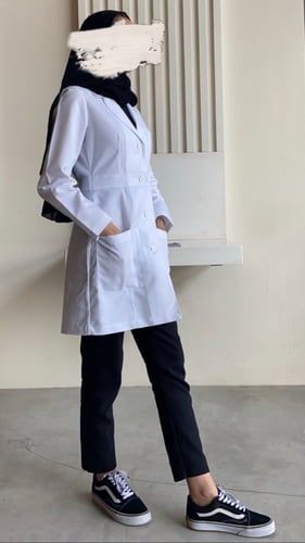 لابكوت قريز اناتومي Lily – أناقة طبية وراحة استثنا...